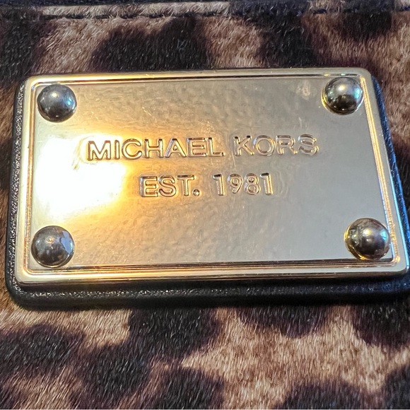 MICHAEL KORS ANIMAL PRINT WRISTLET/WALLET (strap not included) - Picture 2 of 5